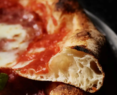 Close up shot of a 400 Gradi pizza